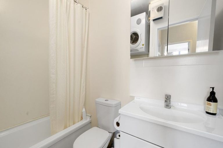 Photo of property in Hobson Court Flats, 56/70u Hobson Street, Thorndon, Wellington, 6011