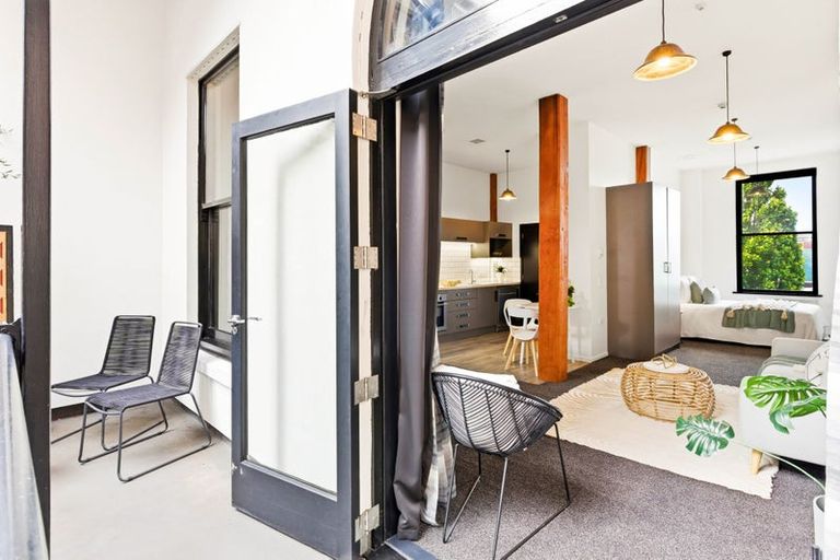 Photo of property in 4/5 Jetty Street, Dunedin Central, Dunedin, 9016