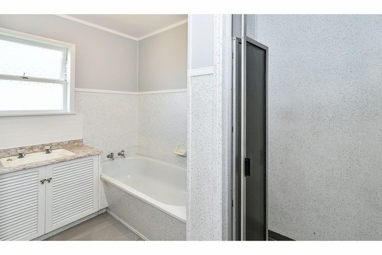 Photo of property in 2 Chestnut Road, Papatoetoe, Auckland, 2025