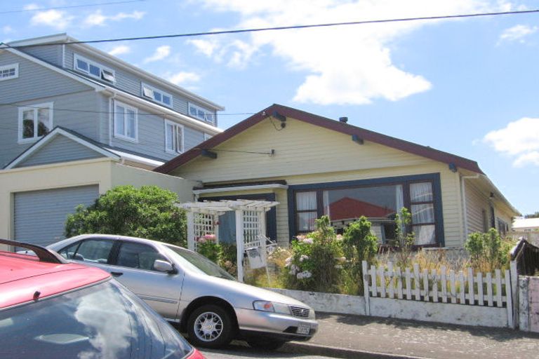 Photo of property in 10 Hargreaves Street, Mount Cook, Wellington, 6021