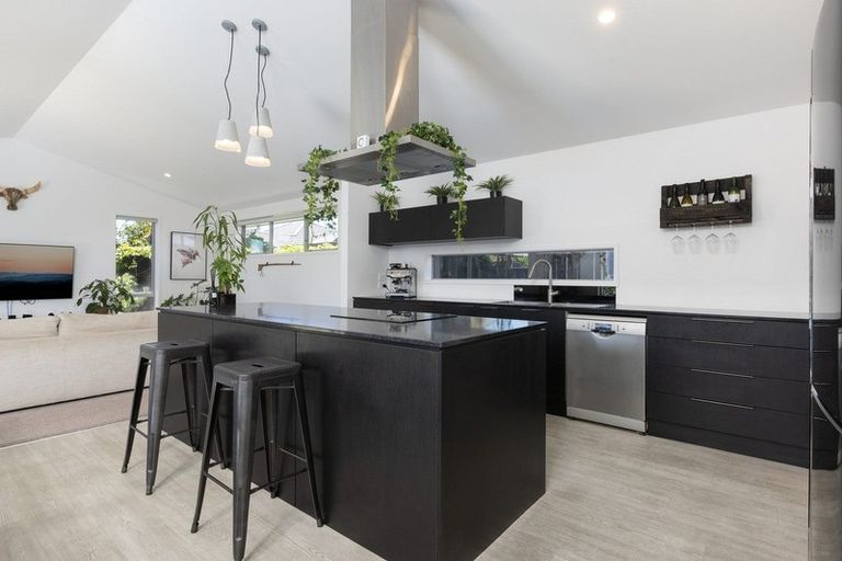 Photo of property in 27 Hiria Crescent, Papamoa Beach, Papamoa, 3118