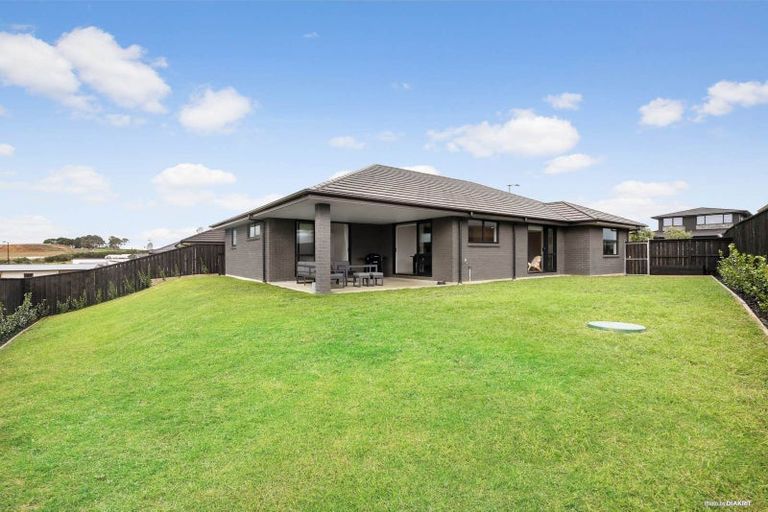 Photo of property in 8 Omahuru Road, Glenbrook, 2681