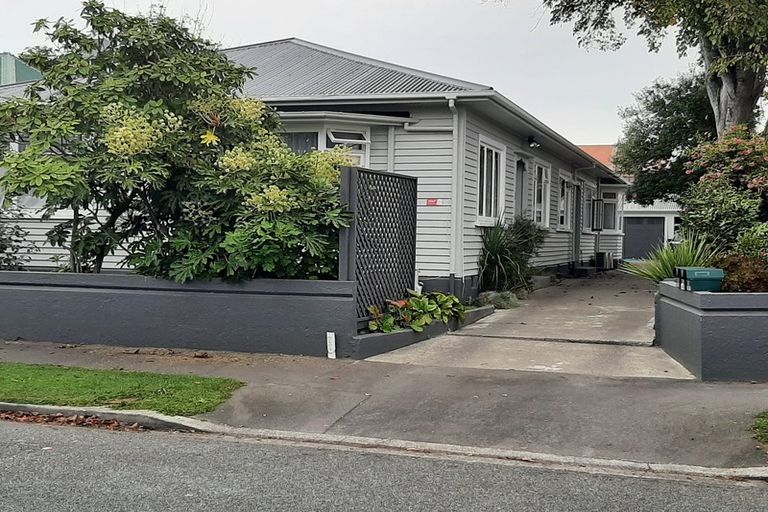 Photo of property in 118 Holly Road, St Albans, Christchurch, 8014