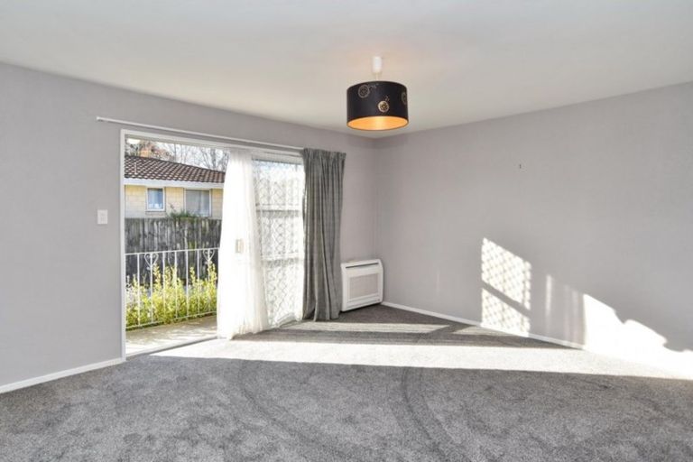 Photo of property in 1/5 James Condon Place, Redwood, Christchurch, 8051