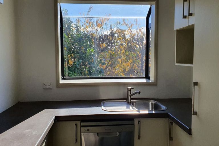 Photo of property in 27 Pahi Place, West Harbour, Auckland, 0618