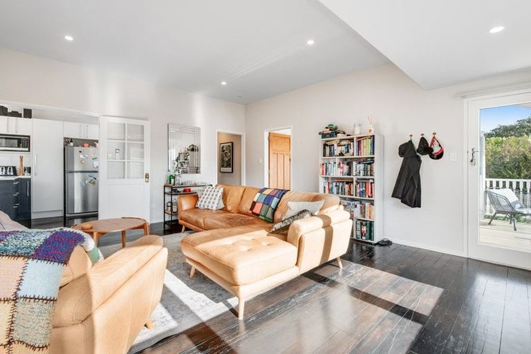 Photo of property in 16 St James Avenue, Helensville, 0800