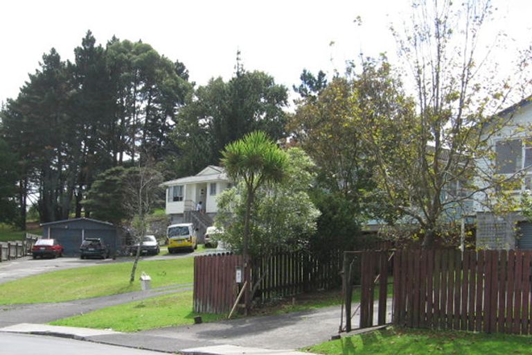 Photo of property in 77 Cedar Heights Avenue, Massey, Auckland, 0614