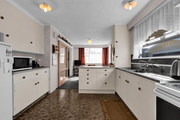 Photo of property in 25 Mcguire Street, Hawera, 4610