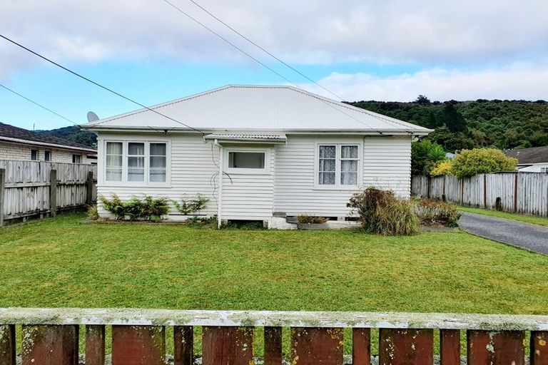 Photo of property in 29 Hyde Street, Wainuiomata, Lower Hutt, 5014