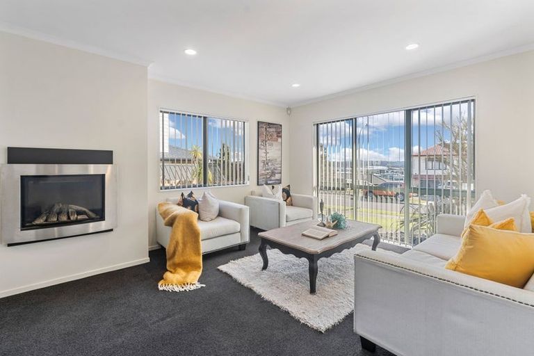 Photo of property in 1 Kittiwake Drive, Schnapper Rock, Auckland, 0632