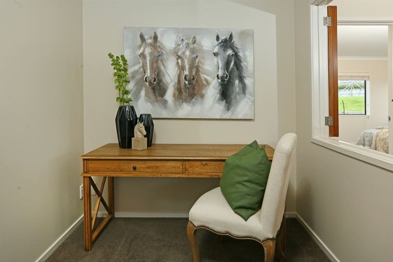 Photo of property in 5 Mcwhirters Farm Lane, Massey, Auckland, 0614