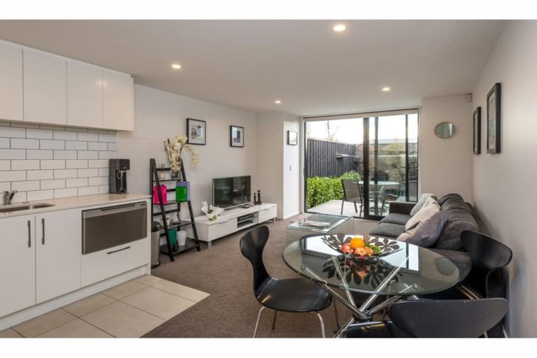 Photo of property in 1036b Colombo Street, St Albans, Christchurch, 8014