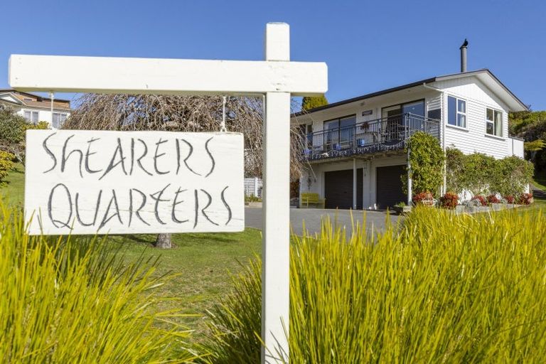 Photo of property in 11 Earle Place, Acacia Bay, Taupo, 3330