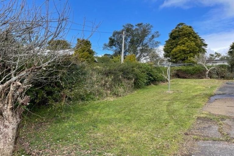 Photo of property in 22 Cliff View Drive, Green Bay, Auckland, 0604