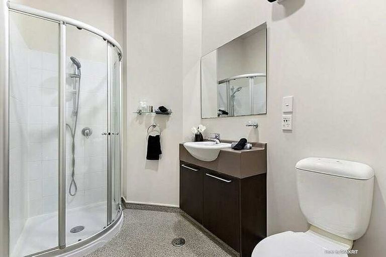 Photo of property in Stadium Garden Flats, 215/107 Thorndon Quay, Pipitea, Wellington, 6011