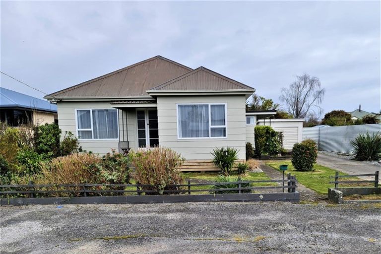 Photo of property in 150 Queen Street, Westport, 7825