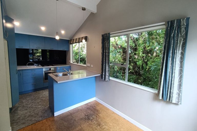 Photo of property in 13a Kingsbridge Place, Newlands, Wellington, 6037