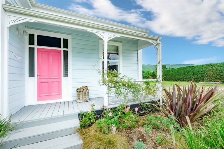 Photo of property in 17 Paetawa Road, Peka Peka, Waikanae, 5391
