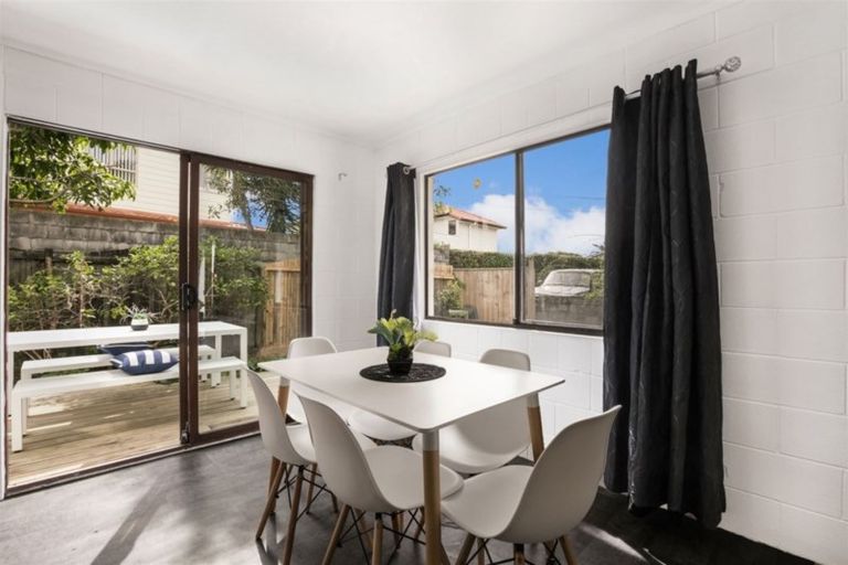 Photo of property in 8 Crompton Road, Massey, Auckland, 0614