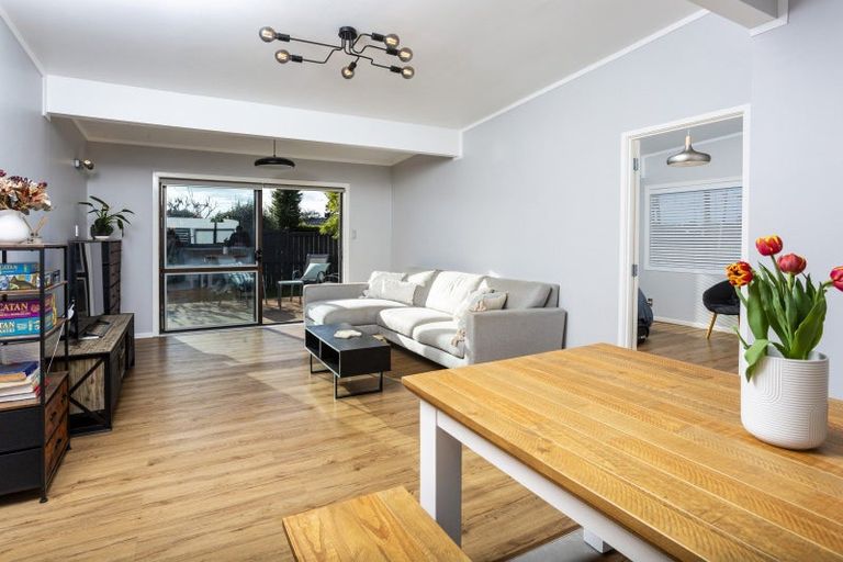 Photo of property in 2/7 Eskdale Road, Birkdale, Auckland, 0626