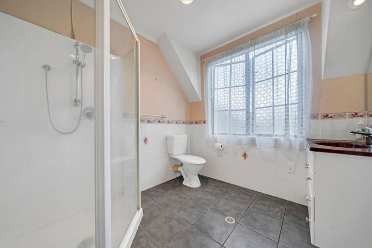 Photo of property in 5 Figtree Terrace, Goodwood Heights, Auckland, 2105