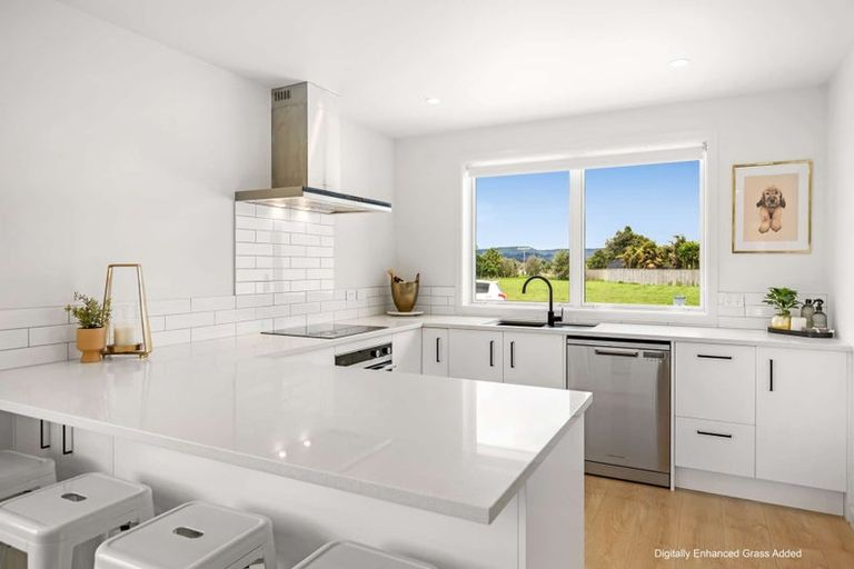 Photo of property in 7 Magnolia Lane, Kelvin Grove, Palmerston North, 4414