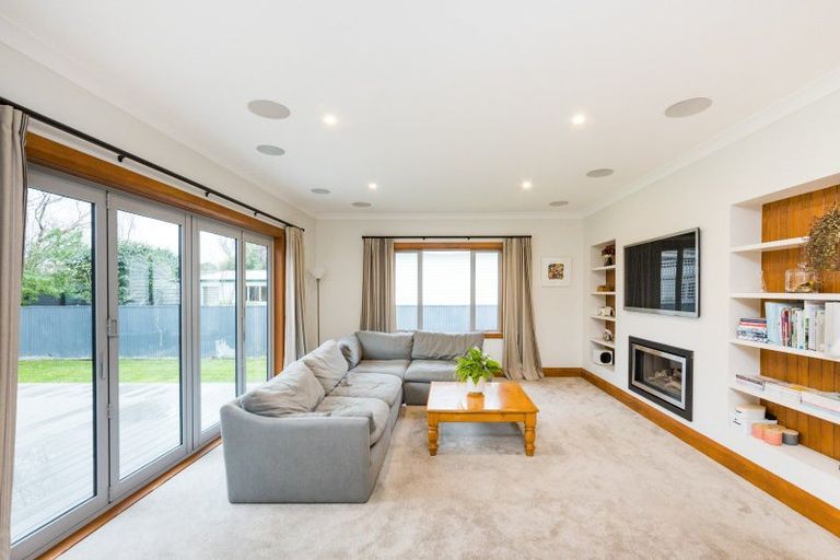 Photo of property in 31 Manapouri Crescent, Hokowhitu, Palmerston North, 4410