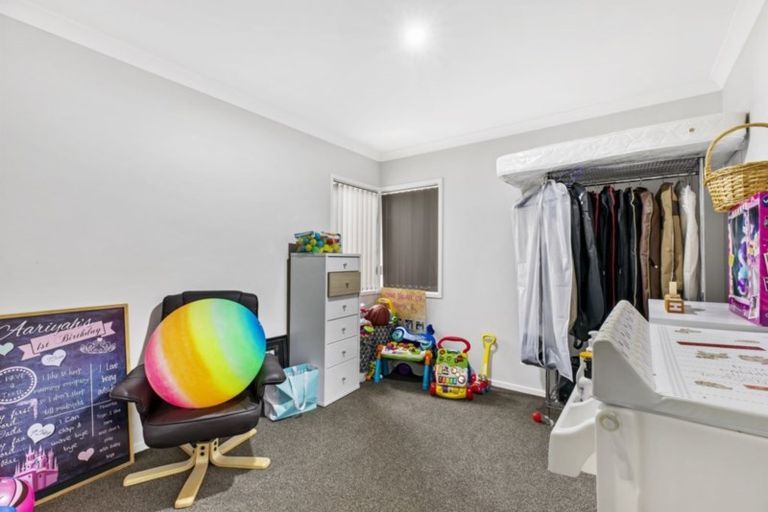 Photo of property in 92 Popokatea Drive, Takanini, 2112