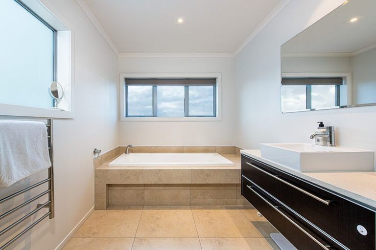 Photo of property in 131a Kowhai Road, Mairangi Bay, Auckland, 0630