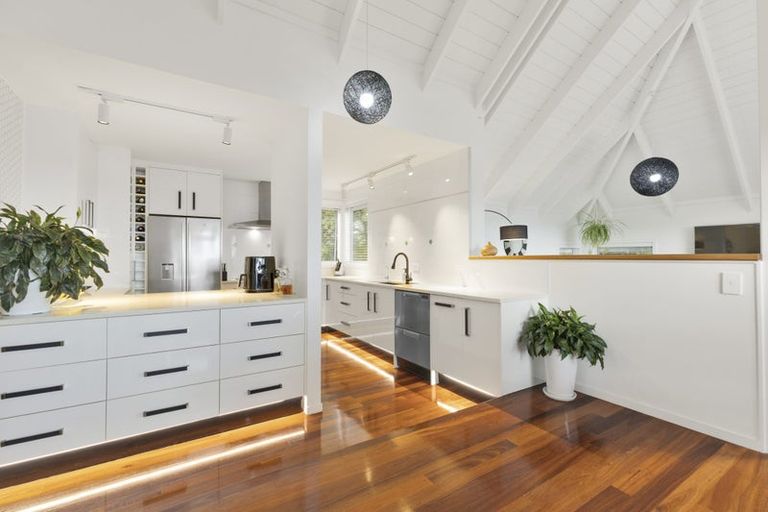 Photo of property in 49a The Esplanade, Eastern Beach, Auckland, 2012