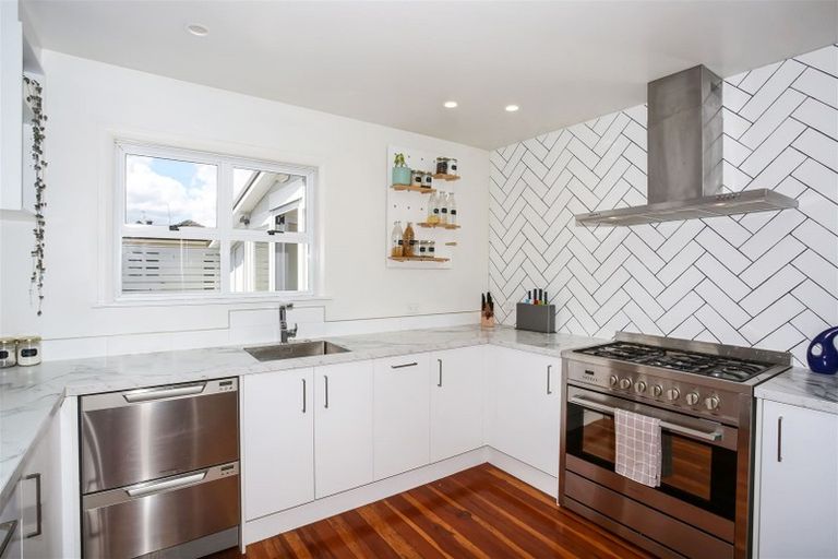 Photo of property in 2 Hamilton Place, Pukekohe, 2120