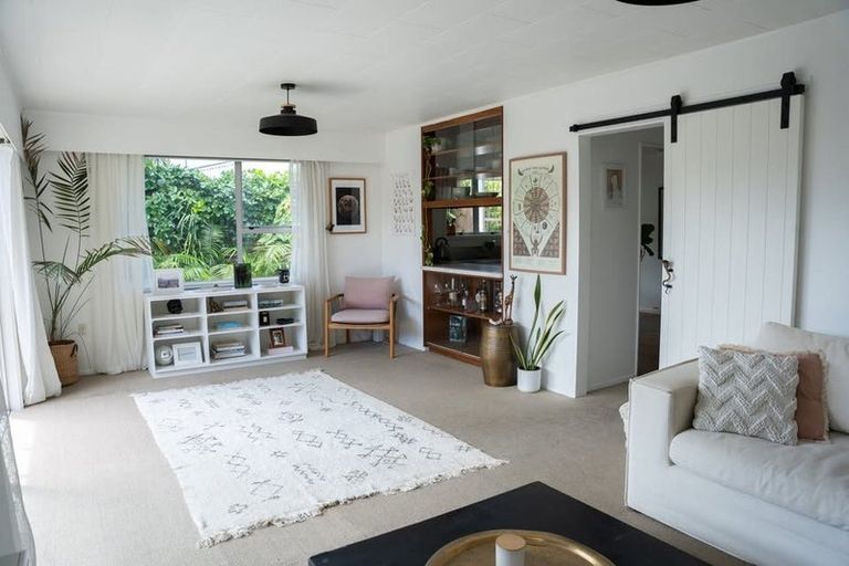 Photo of property in 3/237 Courtenay Street, Strandon, New Plymouth, 4312