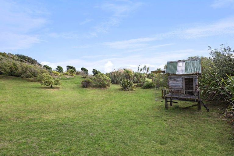 Photo of property in 64 Paetawa Road, Peka Peka, Waikanae, 5391