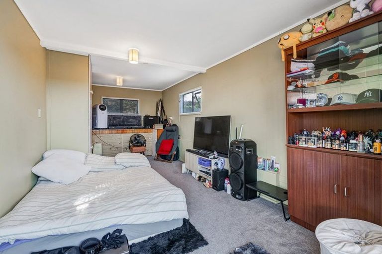 Photo of property in 57a Wade River Road, Stanmore Bay, Whangaparaoa, 0932