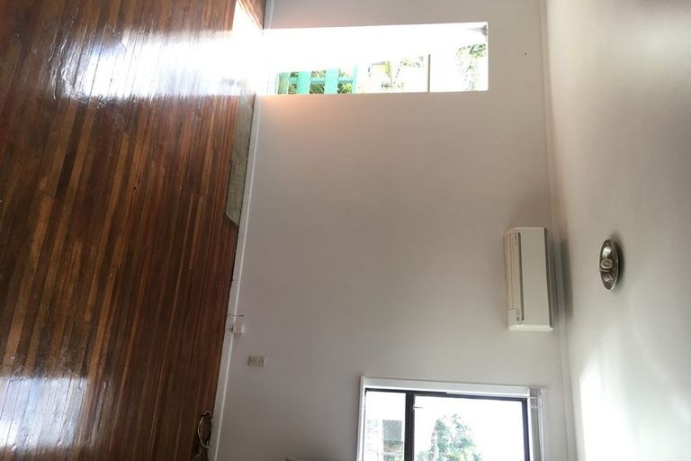 Photo of property in 26 Kingdale Road, Henderson, Auckland, 0610