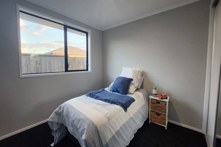 Photo of property in 2 Paapaka Way, Waiuku, 2123