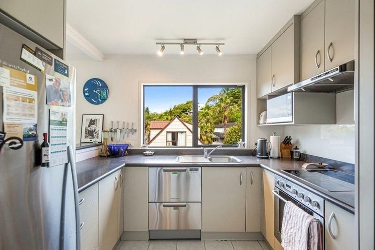 Photo of property in 2/32 Palliser Lane, Browns Bay, Auckland, 0630