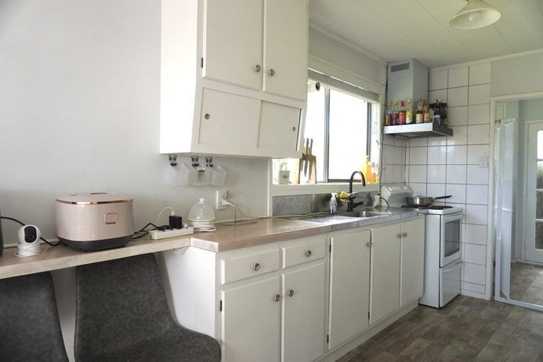 Photo of property in 2 Surman Place, Glen Eden, Auckland, 0602