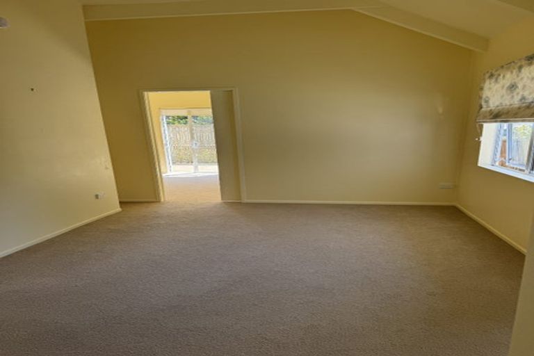 Photo of property in 83 Fernhill Way, Oteha, Auckland, 0632