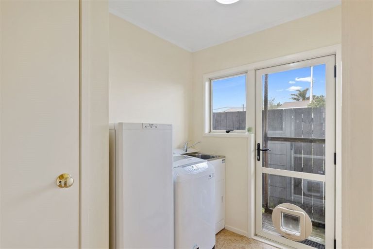 Photo of property in 2/49 Strid Road, Te Atatu South, Auckland, 0610