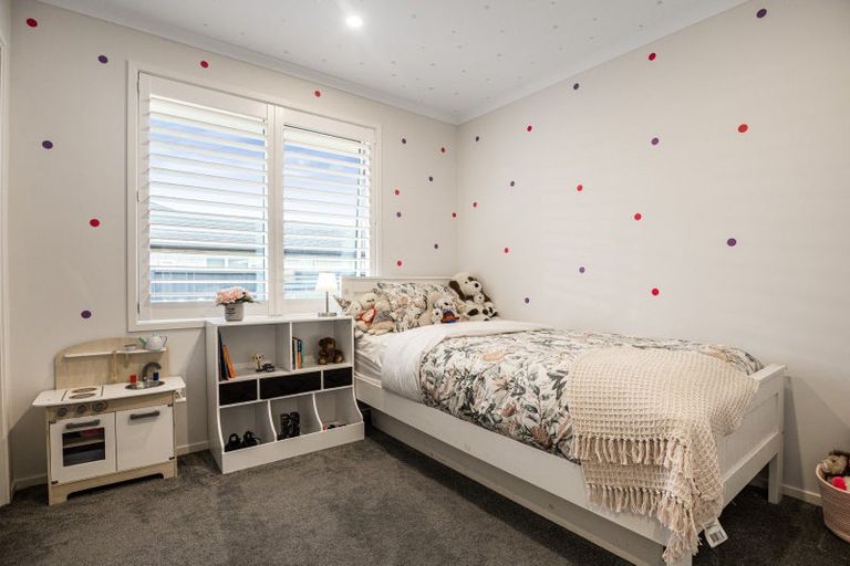 Photo of property in 8 Tahuna Minhinnick Drive, Glenbrook, 2681