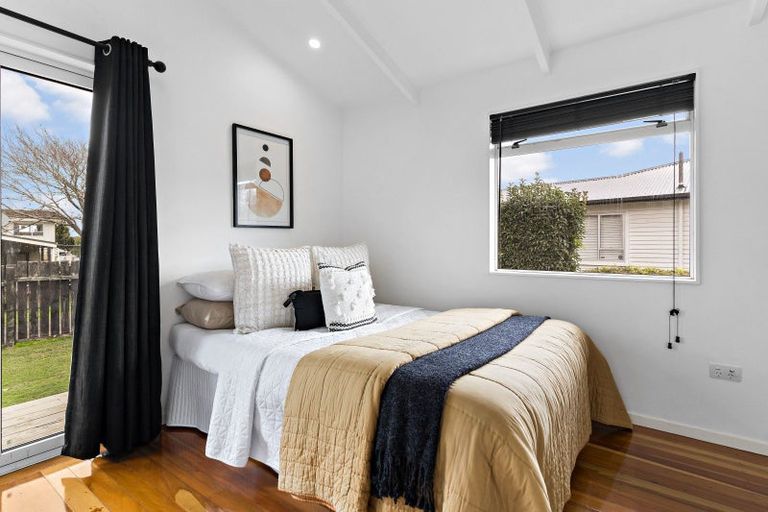 Photo of property in 1/6 Mcleod Road, Weymouth, Auckland, 2103