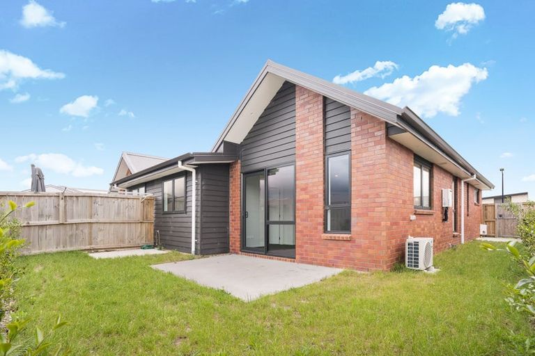Photo of property in 36 Waruhia Crescent, Rototuna North, 3281