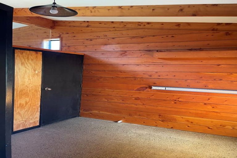 Photo of property in 102 Seaview Road, Paraparaumu Beach, Paraparaumu, 5032