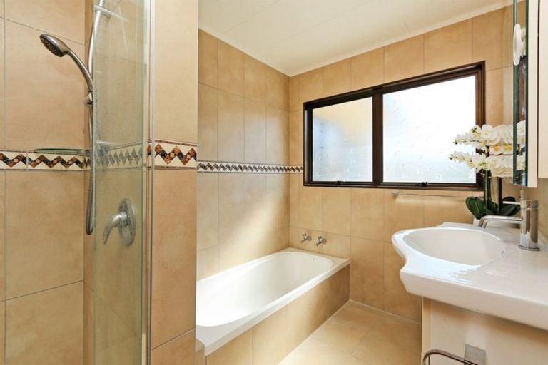 Photo of property in 116 Avondale Road, Taradale, Napier, 4112