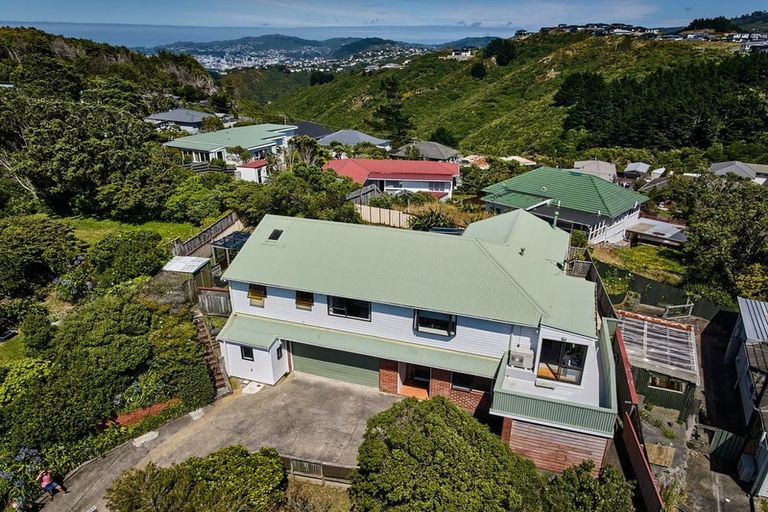 Photo of property in 20 Lyndfield Lane, Newlands, Wellington, 6037