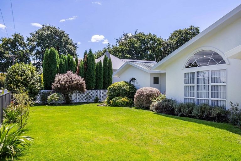 Photo of property in 15 Wood Street, Greytown, 5712