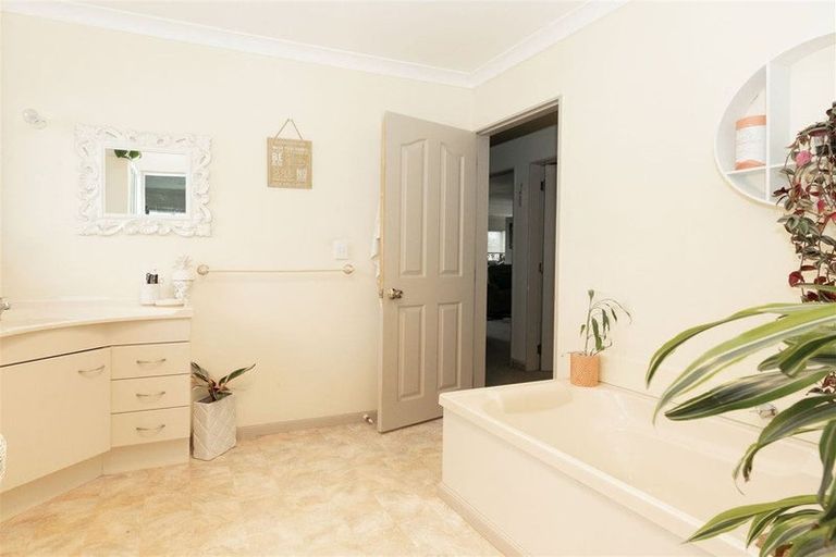 Photo of property in 40 Durham Street, Levin, 5510