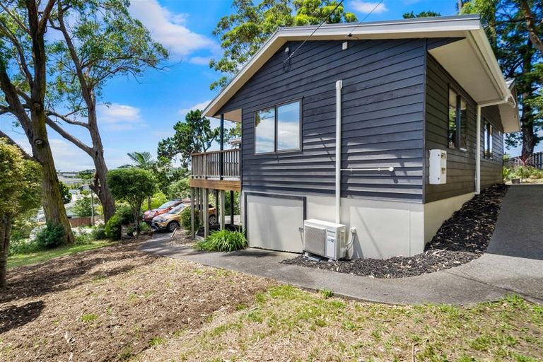 Photo of property in 3 Tawhana Crescent, Red Beach, 0932