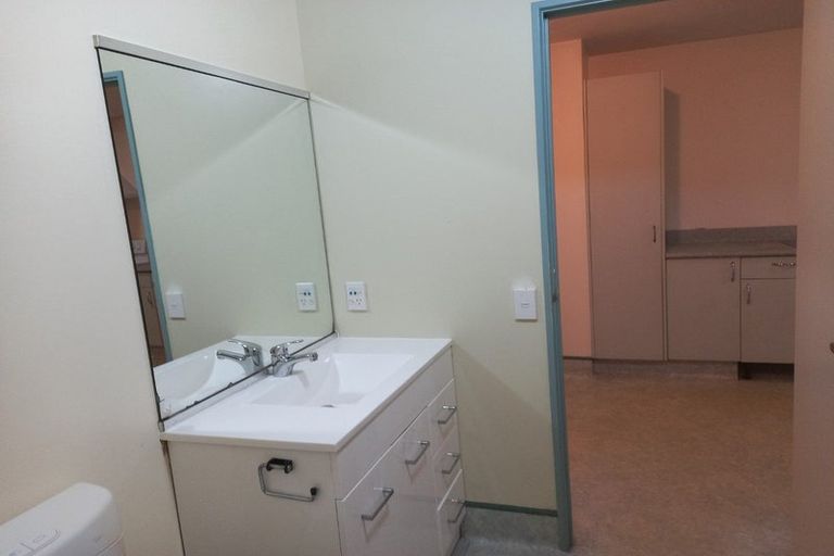 Photo of property in Palm Grove Apartments, 14/13d Palm Grove, Berhampore, Wellington, 6023